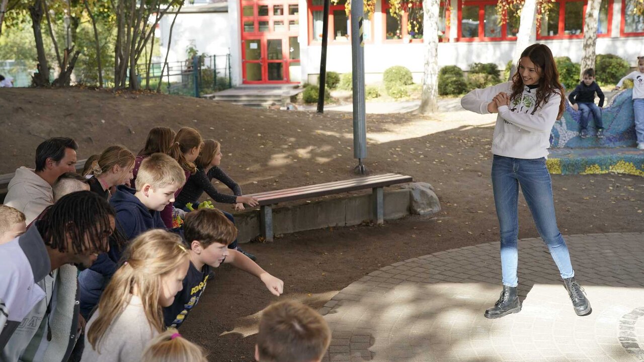 Umweltbildung mit Project Wings - Pausenhof